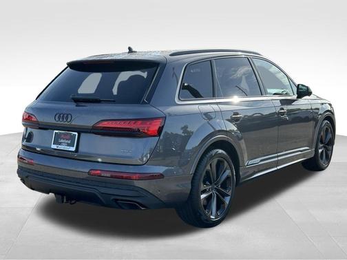 Samurai Gray Metallic 2026 Audi Q7 55 Premium Plus