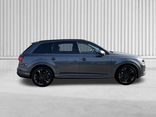 Samurai Gray Metallic 2026 Audi Q7 55 Premium Plus