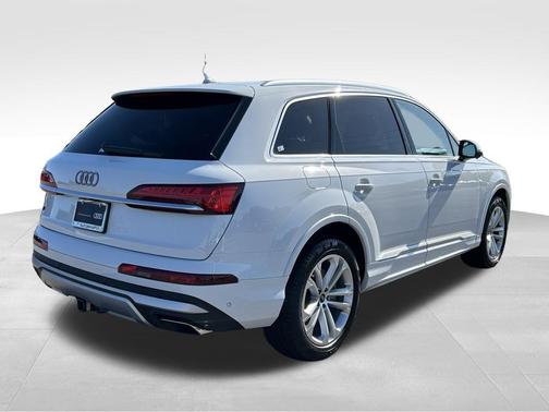 2025 Audi Q7 55 Premium Plus