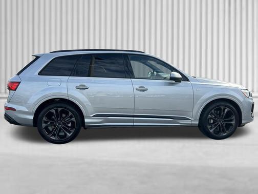 Satellite Silver Metallic 2026 Audi Q7 55 Premium Plus