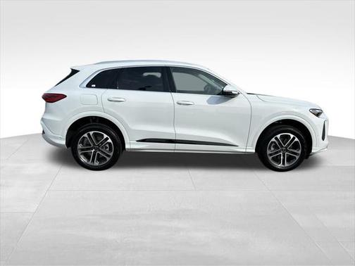 2025 Audi Q5 Premium