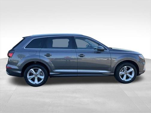 2022 Audi Q7 45 Premium Plus