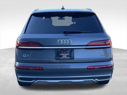 2022 Audi Q7 45 Premium Plus