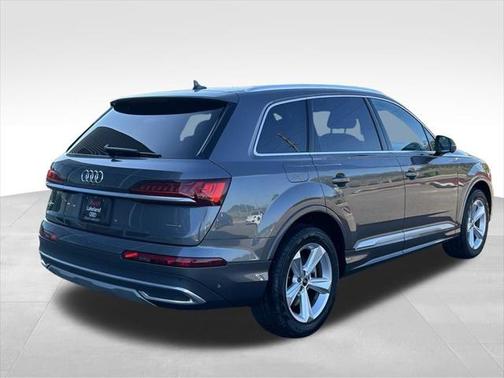 2022 Audi Q7 45 Premium Plus