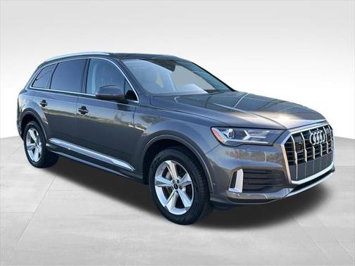 2022 Audi Q7 45 Premium Plus