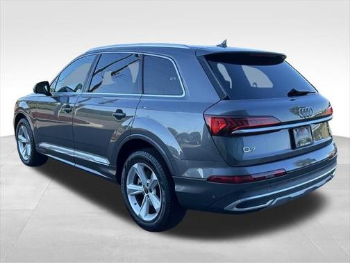 2022 Audi Q7 45 Premium Plus