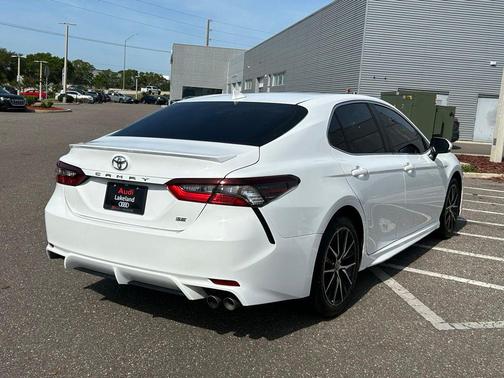 Ice 2023 Toyota Camry SE