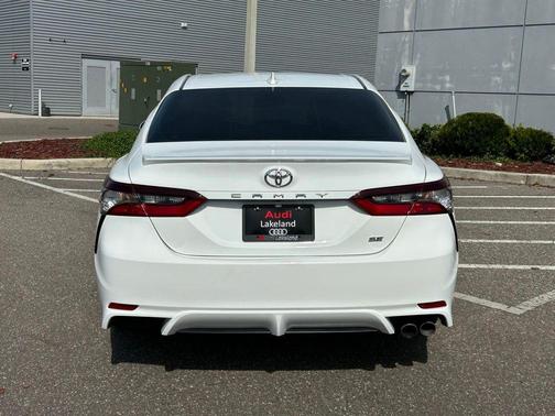 Ice 2023 Toyota Camry SE
