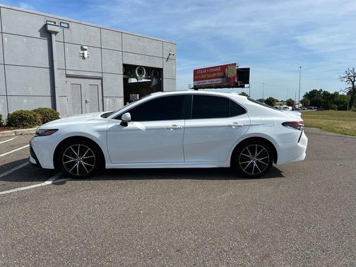 Ice 2023 Toyota Camry SE