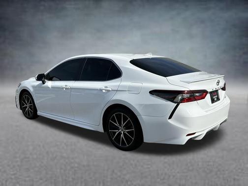 Ice 2023 Toyota Camry SE