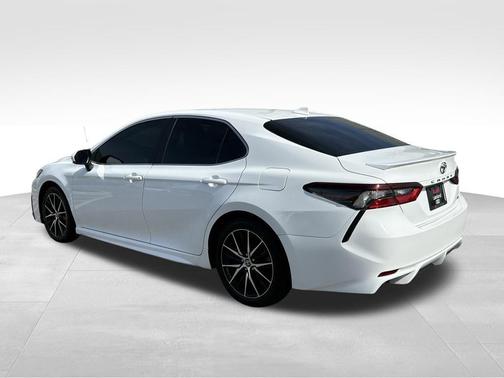 Ice 2023 Toyota Camry SE