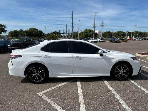 Ice 2023 Toyota Camry SE