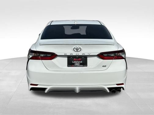 Ice 2023 Toyota Camry SE