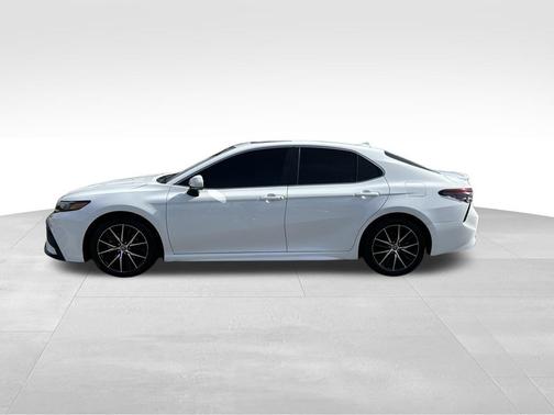 Ice 2023 Toyota Camry SE