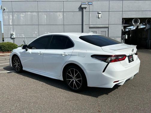 Ice 2023 Toyota Camry SE
