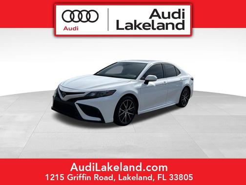 Ice 2023 Toyota Camry SE