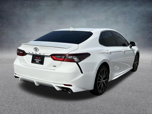 Ice 2023 Toyota Camry SE