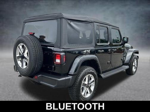 Black Clearcoat 2022 Jeep Wrangler Unlimited Sahara