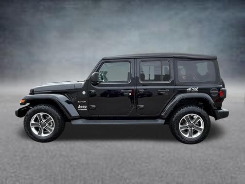 Black Clearcoat 2022 Jeep Wrangler Unlimited Sahara