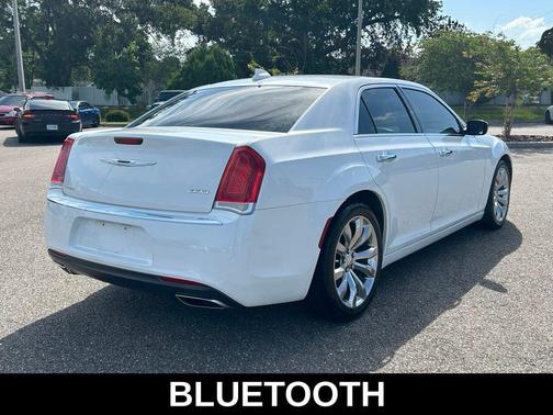 Bright White Clearcoat 2018 Chrysler 300 Limited