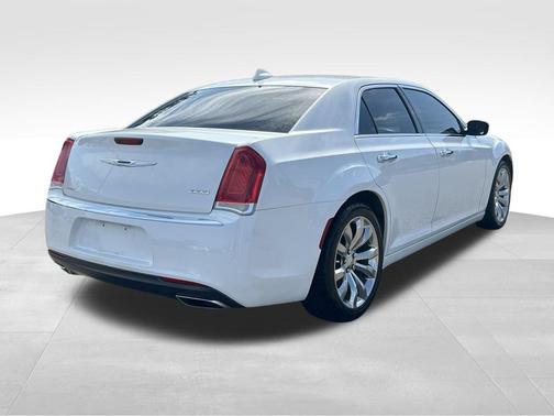 Bright White Clearcoat 2018 Chrysler 300 Limited