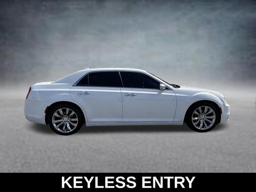Bright White Clearcoat 2018 Chrysler 300 Limited