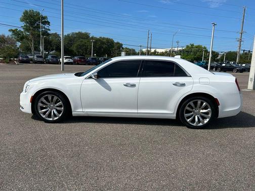Bright White Clearcoat 2018 Chrysler 300 Limited