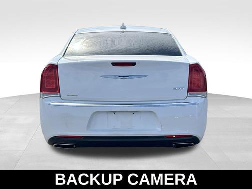 Bright White Clearcoat 2018 Chrysler 300 Limited