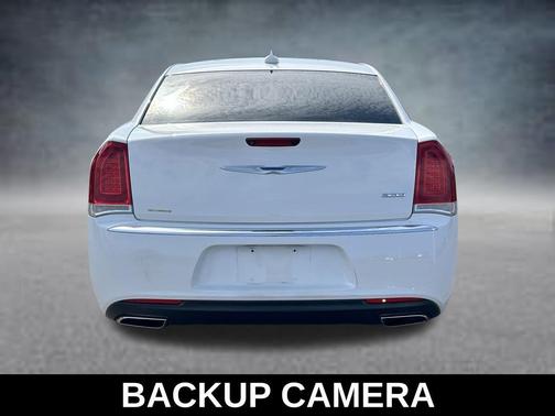 Bright White Clearcoat 2018 Chrysler 300 Limited