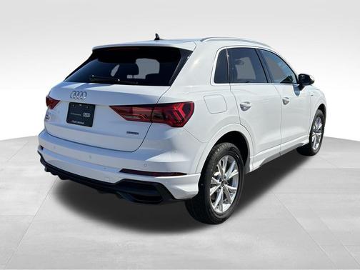 2022 Audi Q3 45 S line Premium