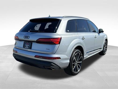 2026 Audi Q7 45 Premium Plus