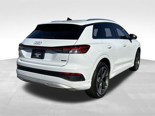 2022 Audi e-tron Premium Plus