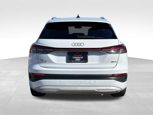 2022 Audi e-tron Premium Plus