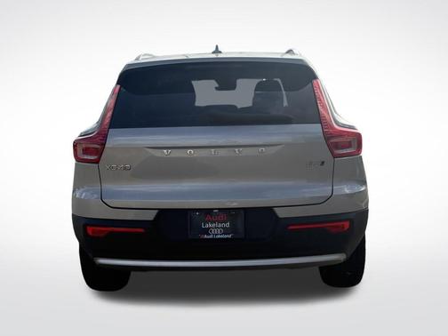 2023 Volvo XC40 B5 Plus Bright Theme