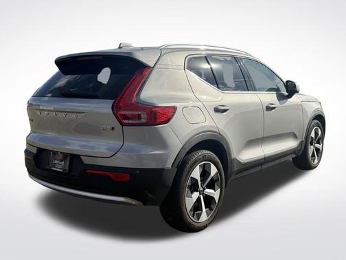 2023 Volvo XC40 B5 Plus Bright Theme