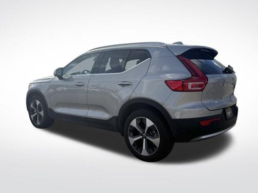 2023 Volvo XC40 B5 Plus Bright Theme