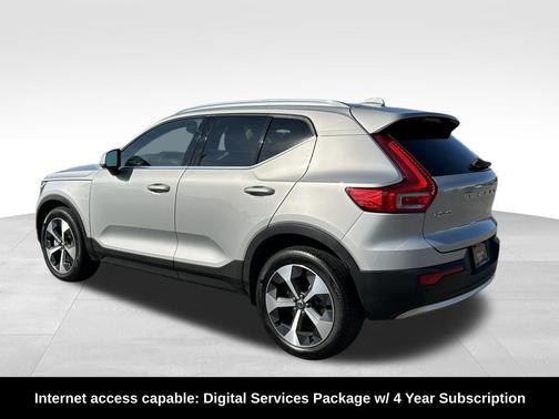 2023 Volvo XC40 B5 Plus Bright Theme