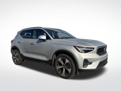 2023 Volvo XC40 B5 Plus Bright Theme