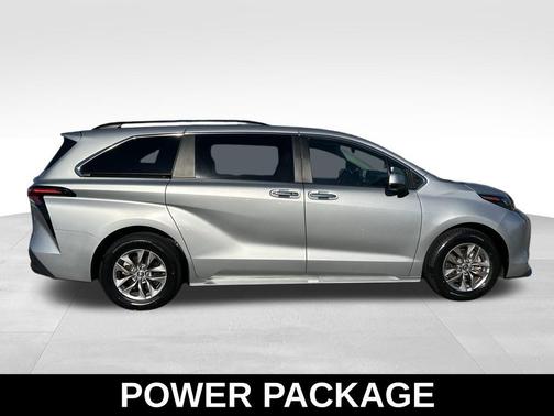 2024 Toyota Sienna XLE