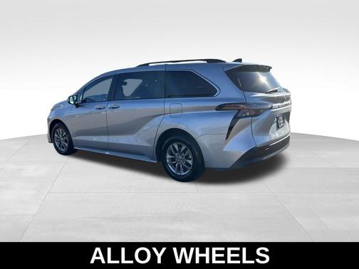 2024 Toyota Sienna XLE
