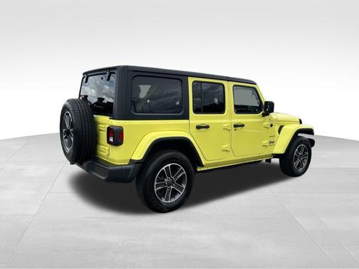 2023 Jeep Wrangler 4-Door Sahara 4x4