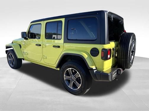 2023 Jeep Wrangler 4-Door Sahara 4x4