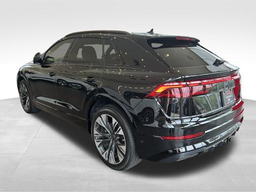 2025 Audi Q8 55 Premium Plus