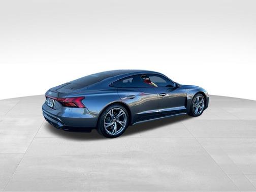 2024 Audi e-tron GT Premium Plus quattro