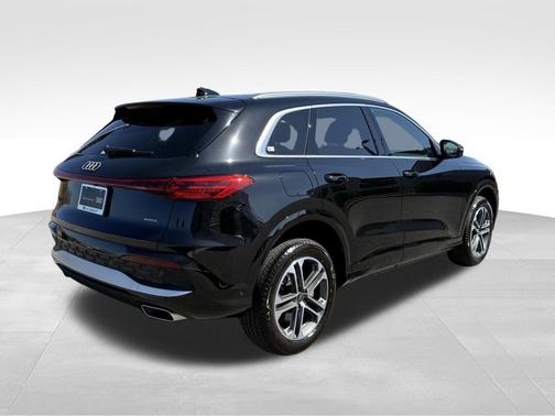 2025 Audi Q5 Premium TFSI quattro S tronic