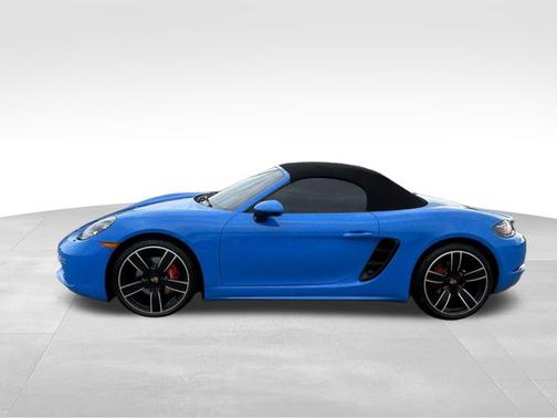 2022 Porsche 718 Boxster S