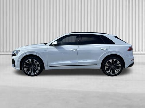 Glacier White Metallic 2026 Audi Q8 55 Premium Plus