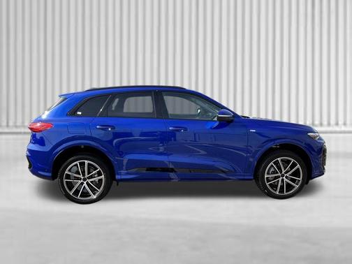 Blue 2026 Audi Q5 Premium Plus TFSI quattro S tronic