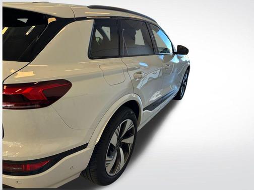 2025 Audi Q6 e-tron Premium Plus quattro