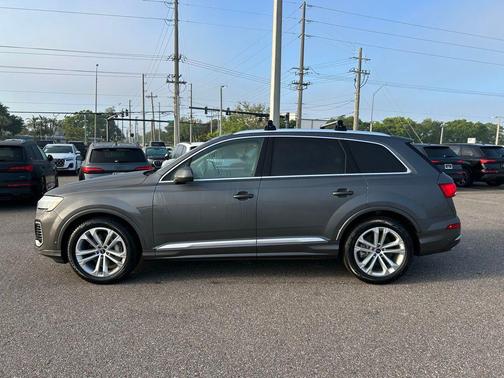 Samurai Gray Metallic 2025 Audi Q7 55 Prestige